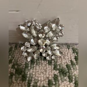 Beautiful rhinestone brooch 4 inches - elegant!